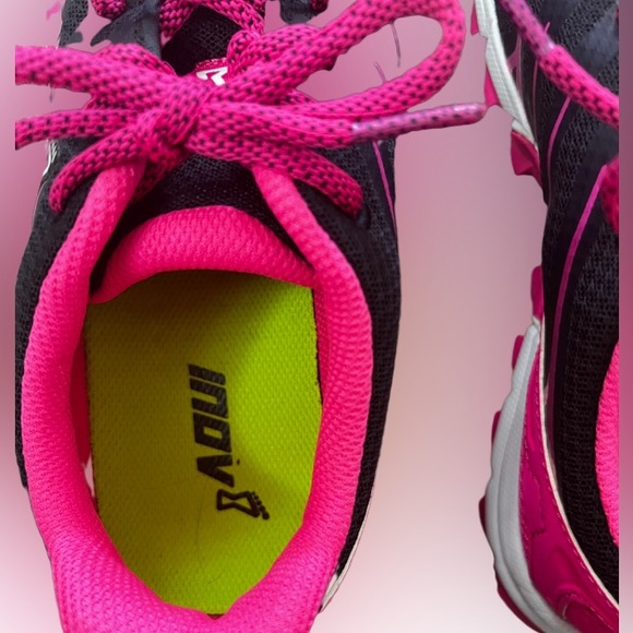 Black and pink Inov-8 Trailtalon 235 sneakers. - Picture 4 of 6